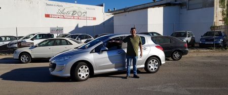 Magnífico este Peugeot 308 color Plata