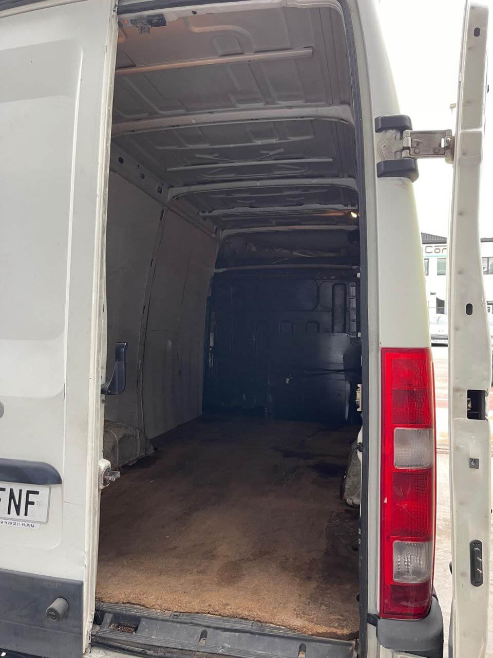 Furgón Iveco Daily 3300 TA 3plz 2.286cc 116cv 2007