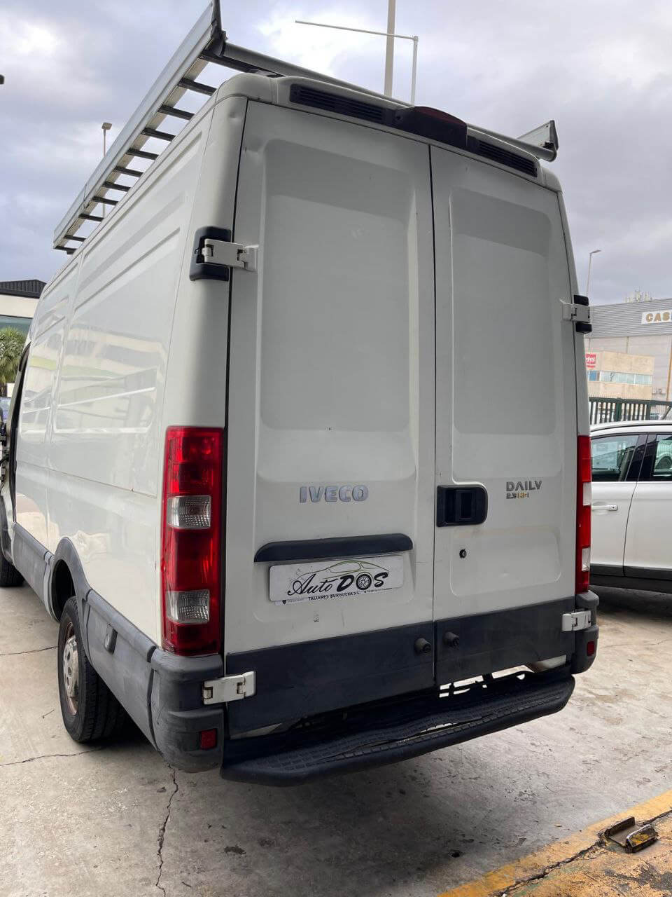 Furgón Iveco Daily 3300 TA 3plz 2.286cc 116cv 2007