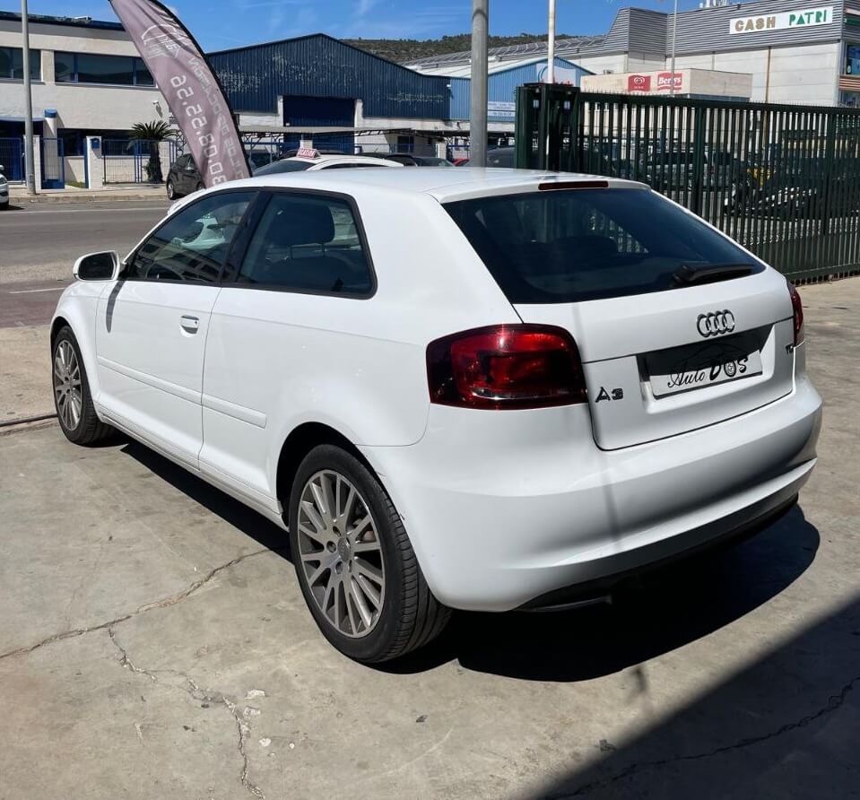 Audi A3 1.6 TDI Ambiente 3p 105cv 2011