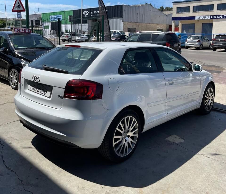 Audi A3 1.6 TDI Ambiente 3p 105cv 2011